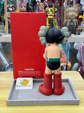 KAWS 铁壁阿童木乙烯塑料公仔彩色版(2012 年发行,限量 500 份)铁壁阿童木